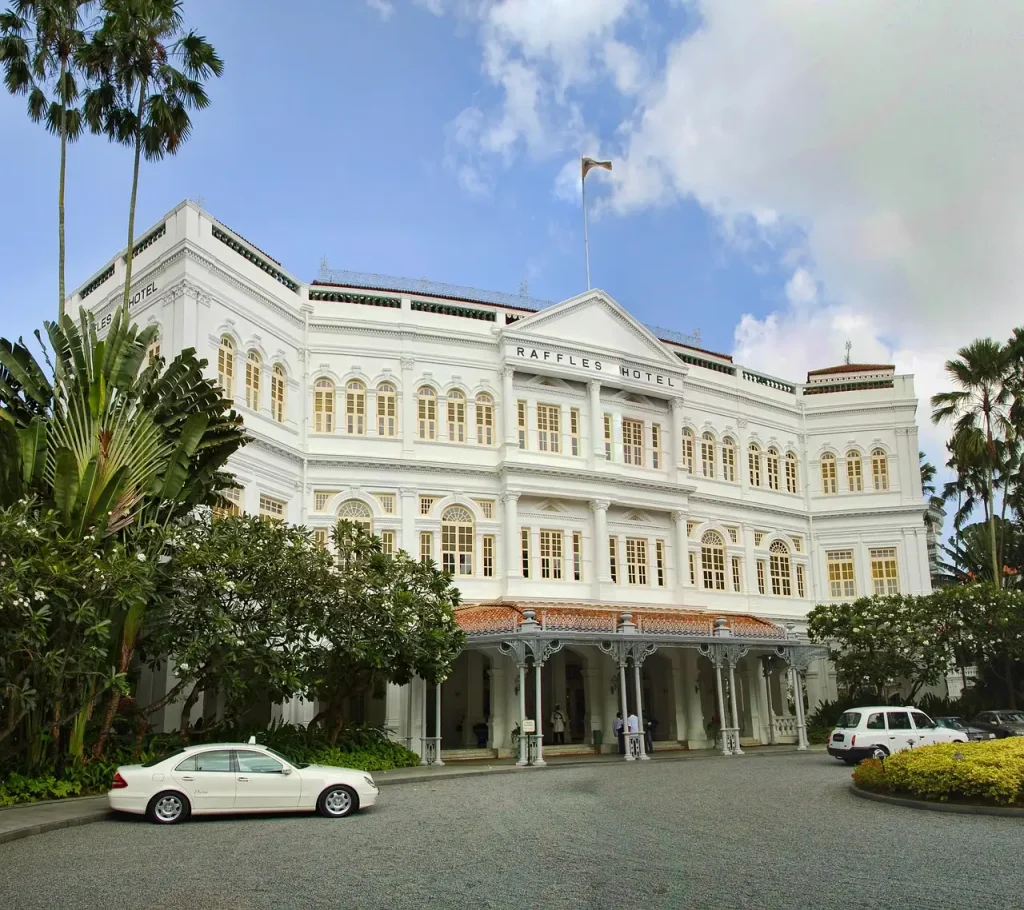 Raffles Hotel Singapore: Luxe & Iconische Verblijfplaats